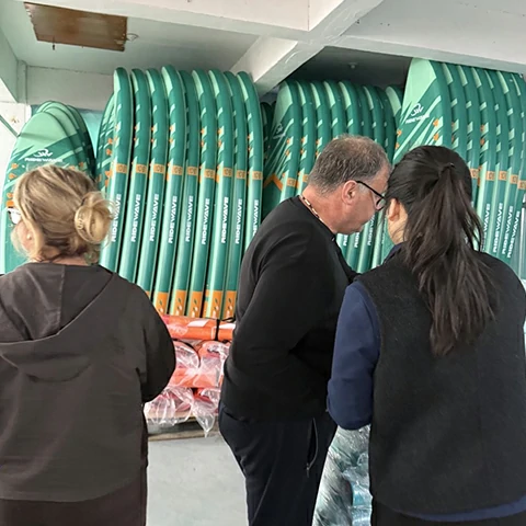 Inflatable paddleboard customer visits the factory Inflatable paddleboard customer visits the factory